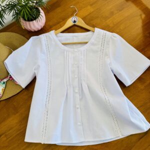 BLUSA ARTESANAL CON TIRA TEJIDA A CROCHET